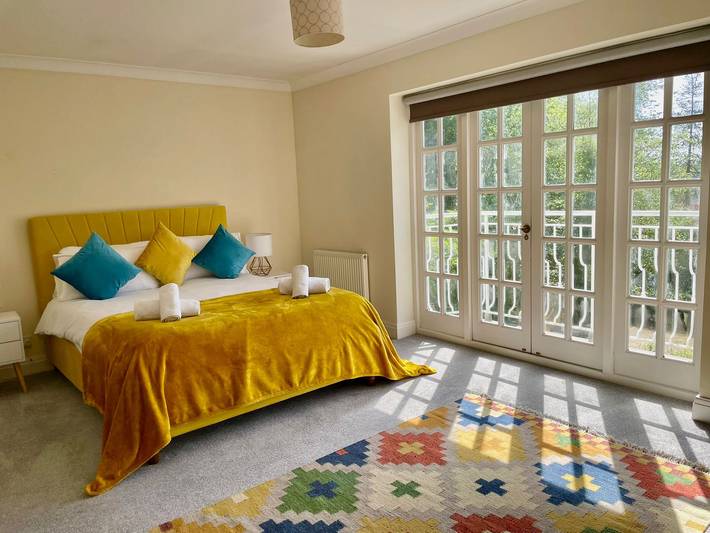 Holiday home for 10 people, with Garden in Surrey