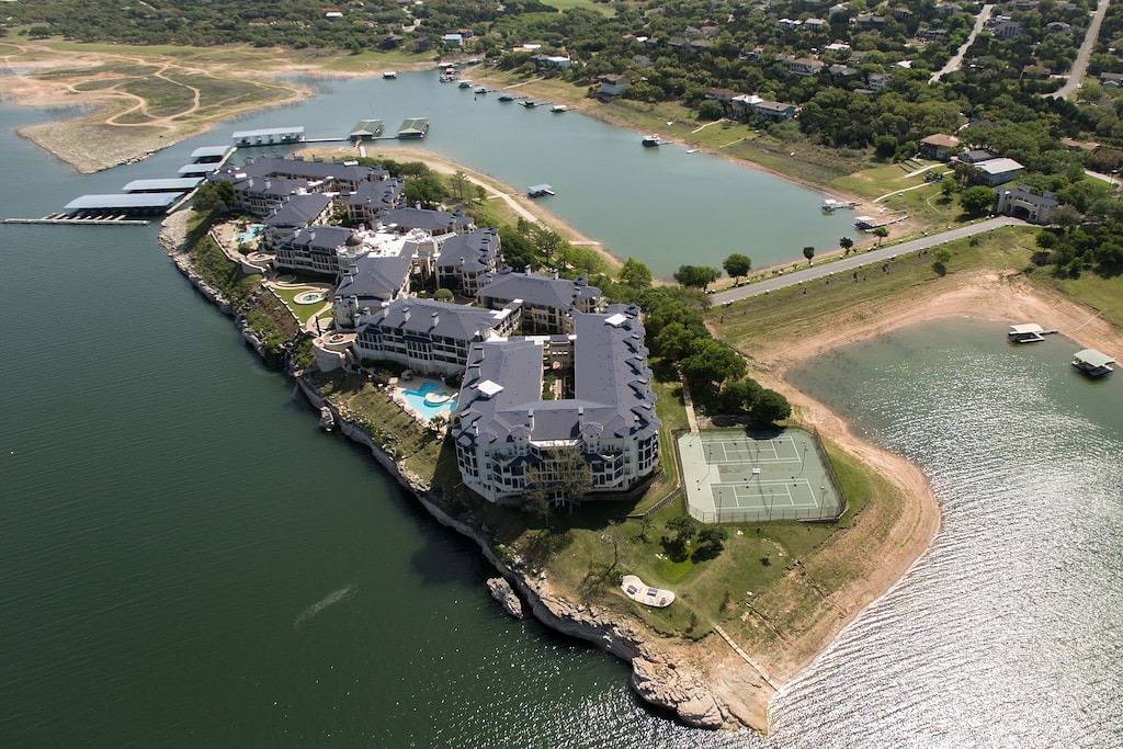 Ganze Wohnung, Villa Vista Azul auf der Insel; ein einzigartiges und erholsames Seeerlebnis. in Lago Vista, Lake Travis