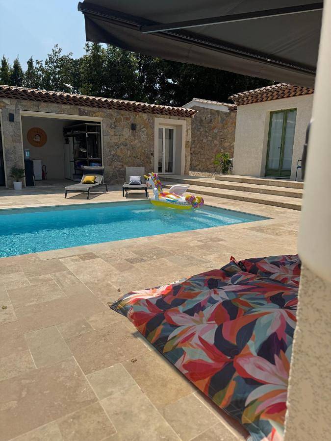 Maison d’hôte pour 2 personnes, avec Terrasse ainsi que Jardin et Piscine à Roquebrune-sur-Argens