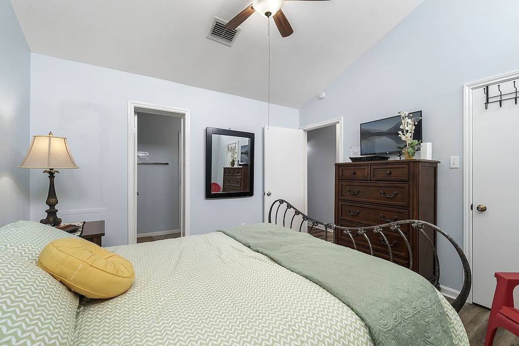 Fun Waterfront Condo im April Sound - neben Country Club, Pool, Golf, Angeln in Lake Conroe