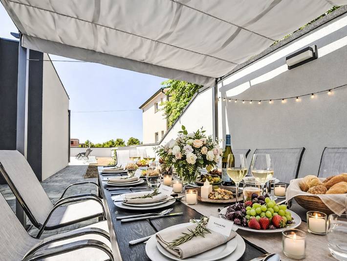 Ferienhaus für 8 Personen, mit Terrasse und Garten in Vrsi - 2