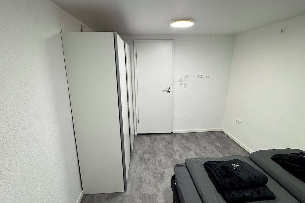 Ganze Wohnung, Luxus-Apartment im Herzen von Ludwigsburg mit schöner Terrasse und Großem Bad in Ludwigsburg, Landkreis Ludwigsburg
