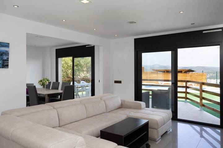 Chalet para 10 personas, con jardín además de piscina y jacuzzi en Provincia de Barcelona - 4