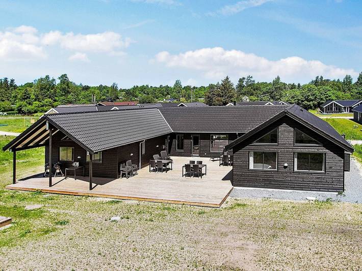 Ferienhaus für 20 Personen, mit Whirlpool und Terrasse sowie Pool und Sauna