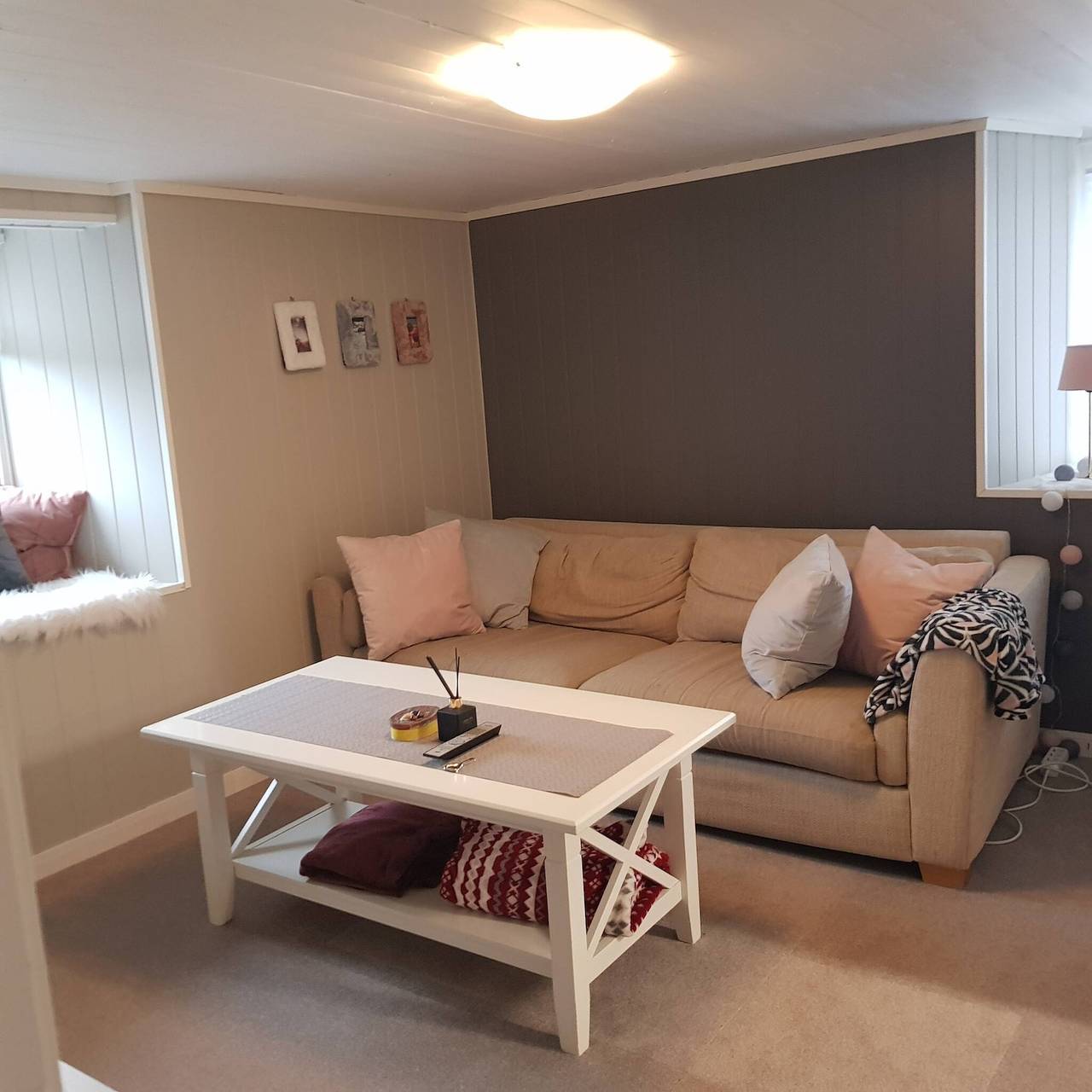 Gemütliches Wohnzimmer, Schlafzimmer und Badezimmer in Askøy