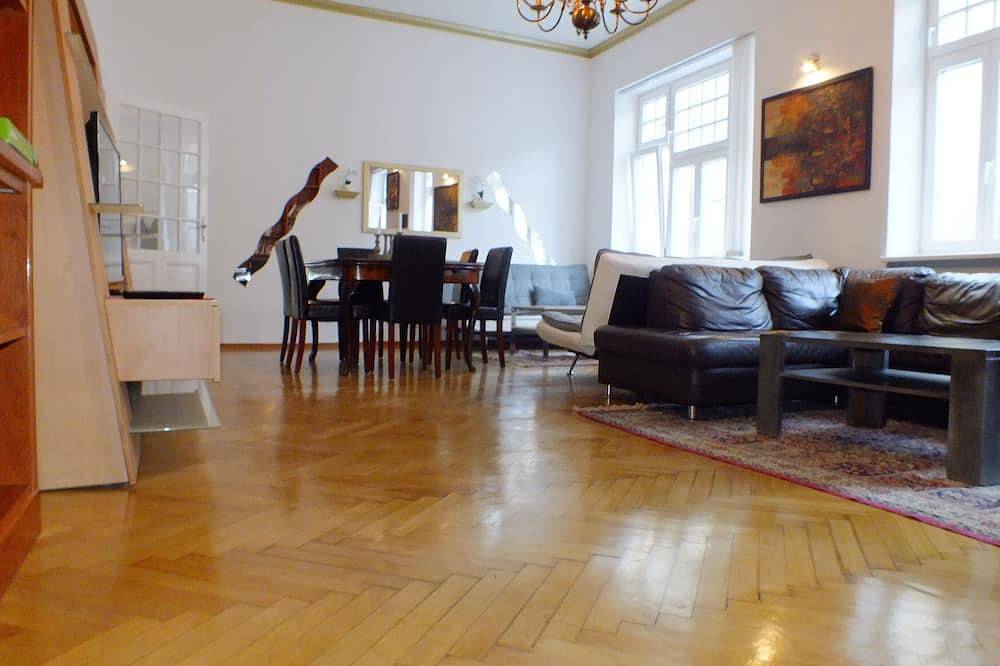 Ganze Wohnung, 120 Qm Stilvolle Wohnung mit Wunderschönen Terasse in Wien, Wienerwald
