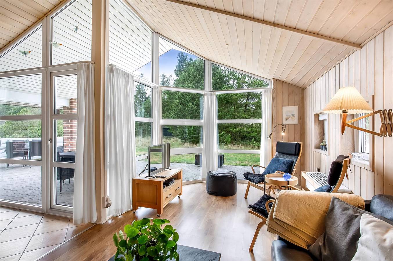 Stunning home in Blåvand w/ 4 Bedrooms, Sauna and Wifi in Blåvand, Région de Varde