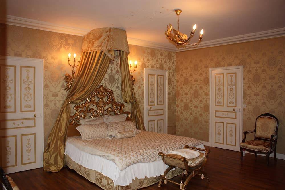 Vivre Comme La Royauté Dans Un Chateau Du 18ème Siecle Restaure Au Coeur De La Loire in Vezins, Région de Cholet