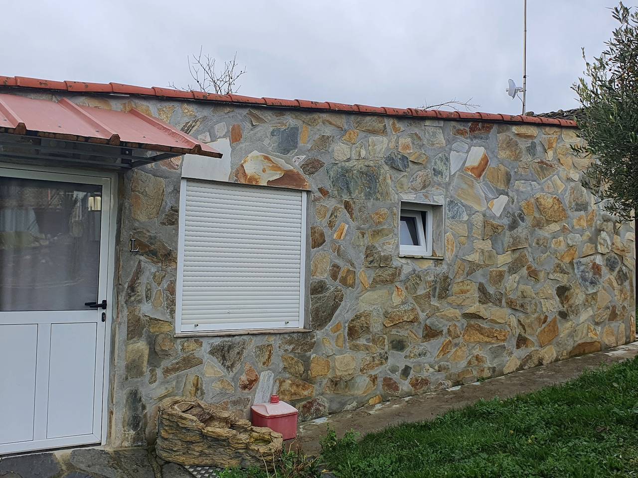 Zimmer 'Casa Jardín Habitación Triple L' mit privatem Pool, Terrasse und gemeinsamem Garten in Monforte de Lemos, Lugo Provinz