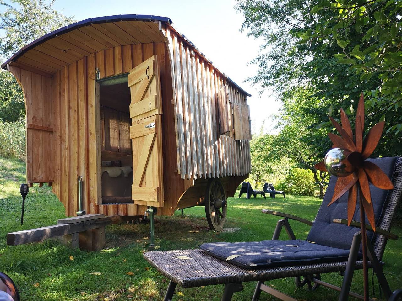 Entire holiday apartment, Schäferwagen mit Ferienwohnung in Hilders, Rhön-Hessen