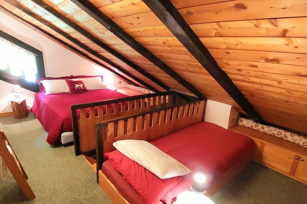 Chalet - Mas Dele Strie - 8 beds, 3 bedrooms, 3 bathrooms, dogs allowed- Dolomites in Dimaro, Dimaro Folgarida