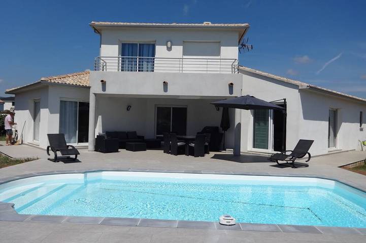 Villa für 6 Personen, mit Pool und Garten sowie Terrasse - 1