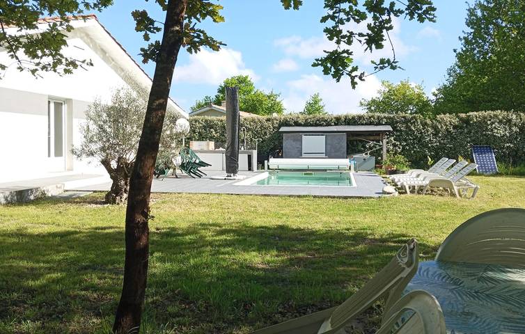 Location de vacances pour 7 personnes, avec terrasse ainsi que piscine et jardin, animaux acceptés à Talais - 2