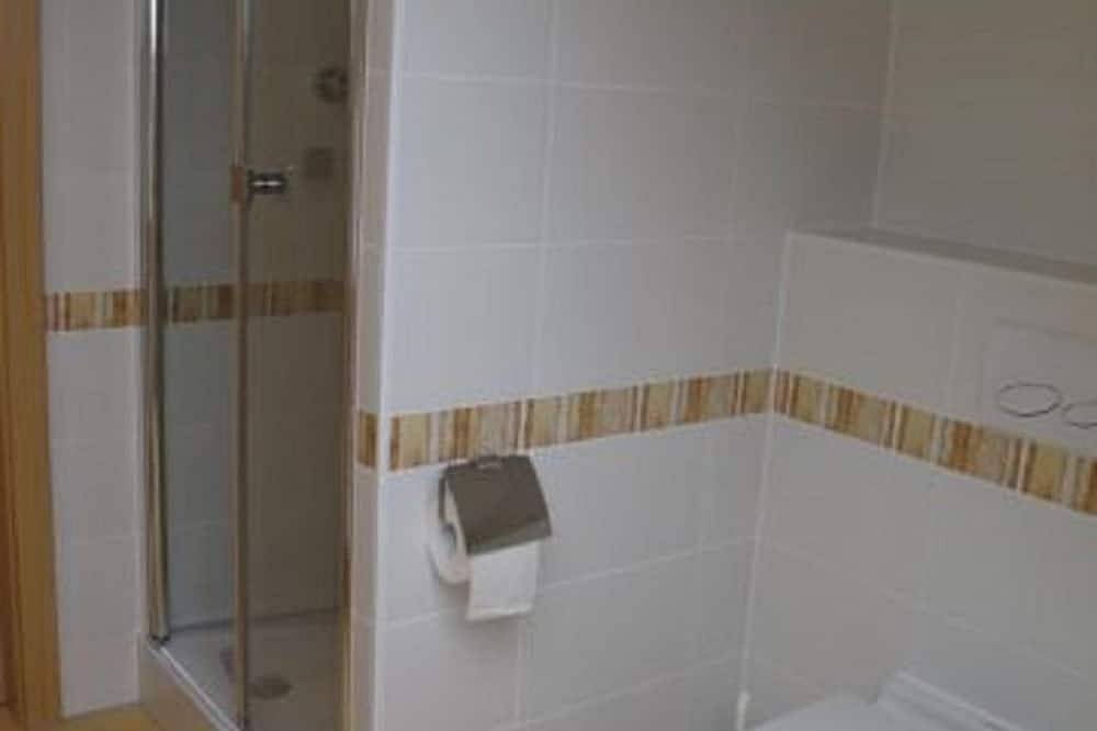 Ganze Wohnung, Ferienwohnung Anna, Dusche und  Wc - Haus Anna in Saarlouis, Mosel-Saar