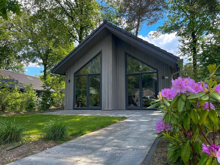 Vakantiepark voor 6 personen, with Balkon/Terras and Terras as well as Tuin and Zwembad in Noord-Brabant