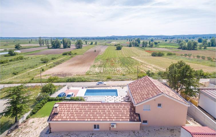 Location de vacances pour 8 personnes, avec vue sur le lac ainsi que terrasse et sauna à Biograd na Moru - 2