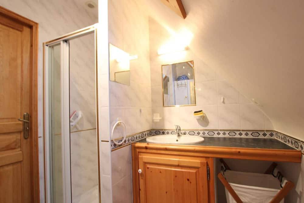 Charmante maison avec cheminée et jardin privé in Surtainville, Côte de la Déroute
