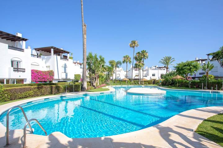 Holiday rental for 8 people, with pool and garden as well as balcony in San Pedro de Alcántara