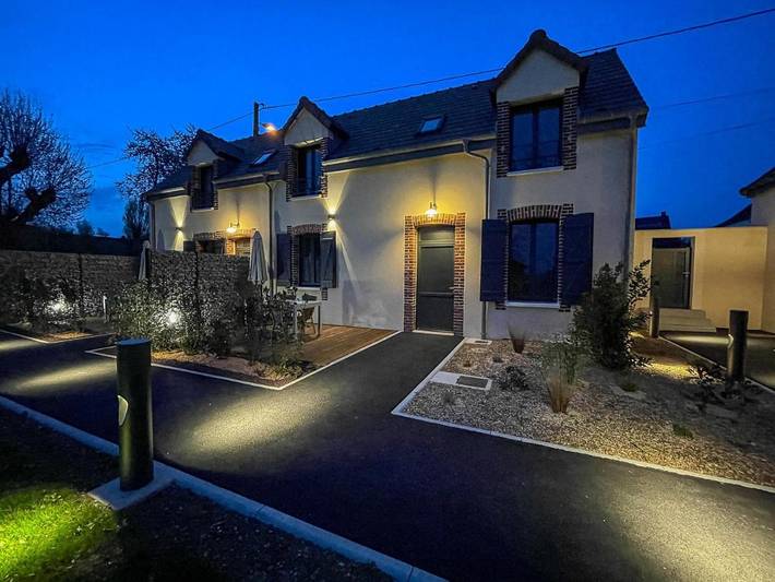 Location de vacances pour 6 personnes, avec Terrasse ainsi que Jardin et Vue à Flogny-la-Chapelle