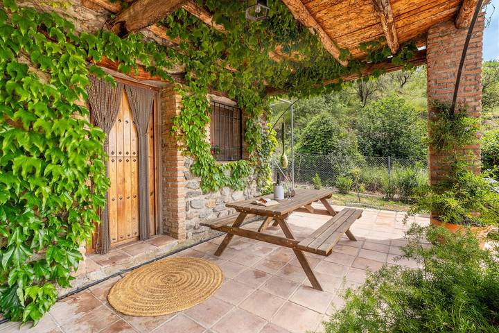 Casa de vacaciones "La Terrera" con vistas a la montaña, piscina privada y Wi-Fi in Bayacas, Órgiva