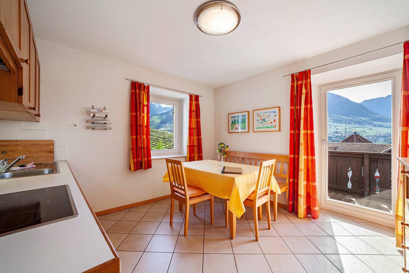 Ganze Wohnung, Ferienwohnung "Gasserhof - Gravenstein" mit Bergblick, Gemeinschaftsgarten & Wlan in Kuens, Passeiertal