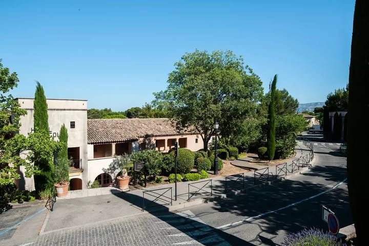 Entire apartment, Apartment 1 bedroom 3 people with air conditioning with parking - Prestige in Mallemort, Arles region