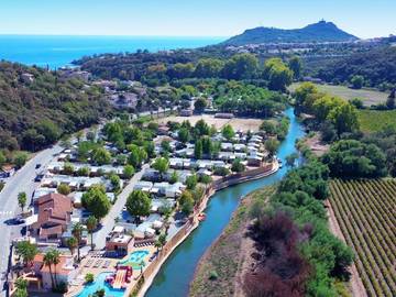 Camping pour 4 personnes, avec jacuzzi ainsi que jardin et piscine, animaux acceptés à Saint-Raphaël