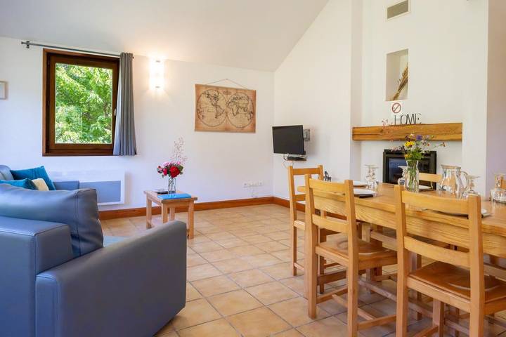 Gîte pour 6 personnes, avec terrasse et piscine, animaux acceptés à Les Vignes - 3