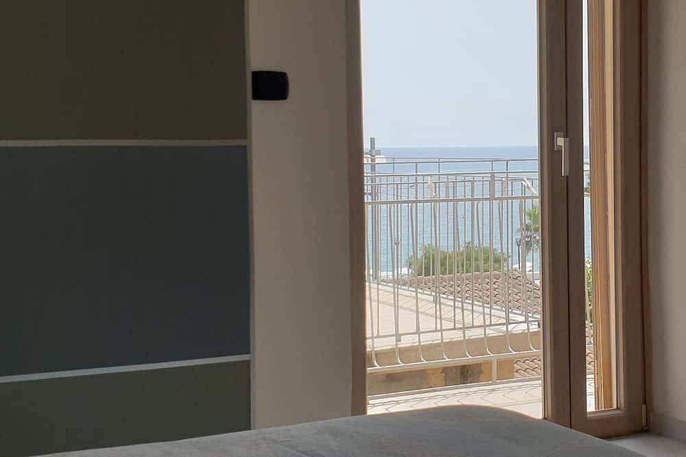 Apartamento entero, Comfortable one-bedroom apartment with kitchen and level terrace 50 meters from the sea in Sapri, Cilento