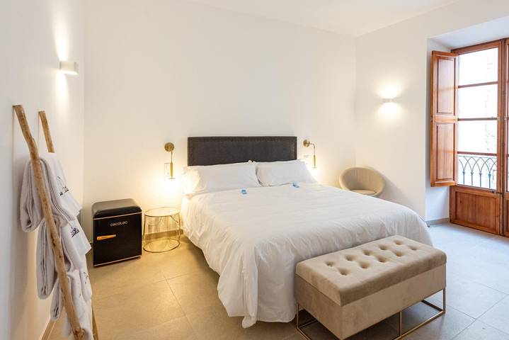 Hotel para 2 personas, con terraza y piscina - 1