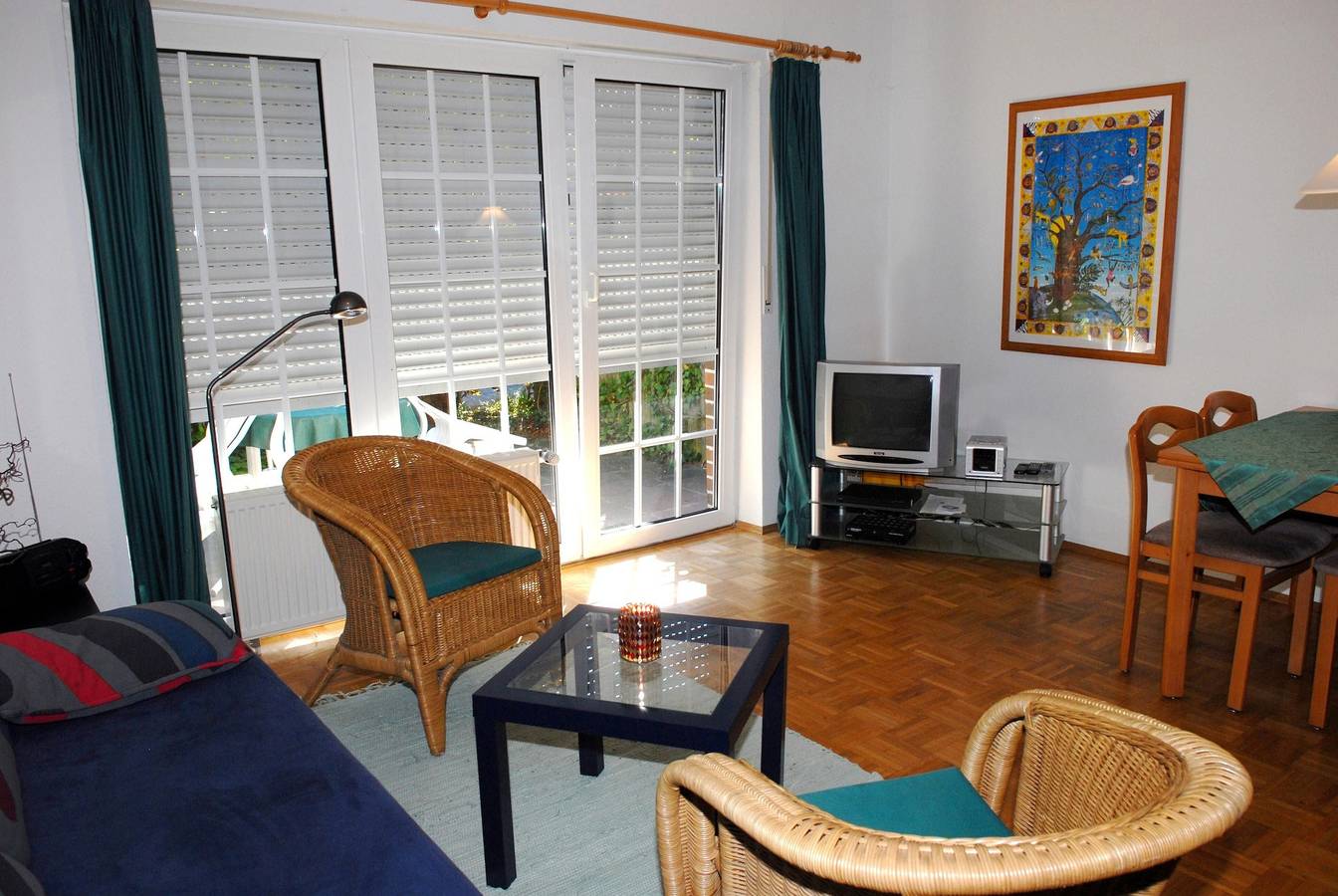 Ganze Wohnung, Apartment „Möwe Dornumersiel Holiday“ mit privater Terrasse in Westeraccumersiel, Dornum
