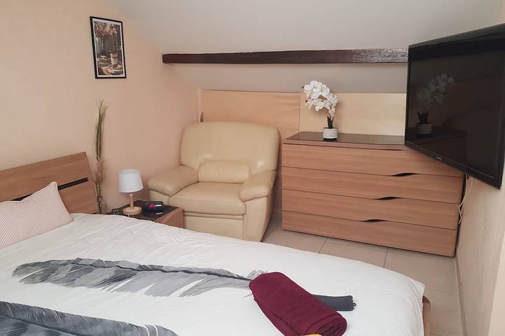 Appartement entier, Appartement  Entier  3 pièces 62 m2 avec Balcon proche Tram T2   a 5 mn a pied in Bezons, Val-d'Oise