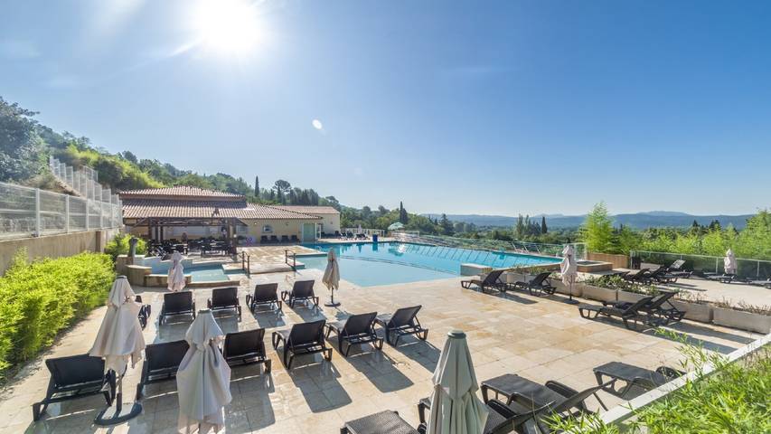 Gîte pour 2 personnes, avec Terrasse et Jardin ainsi que Bassin pour enfant et Piscine à Mons (Var)