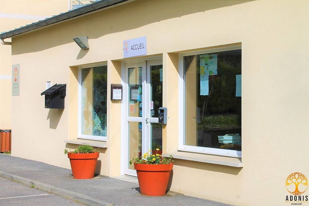 Great Amenities! Parking, Pool, Pets Allowed! Close to Maisy Battery! in Saint-Benoît-de-l'Aure, Región de Bayeux