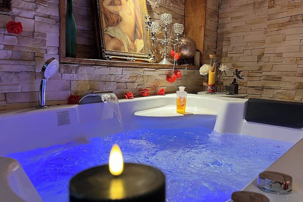 Suite Inoubliable with balneotherapy in Barjols, Brignoles region