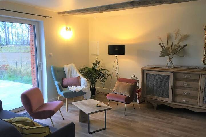 Location de vacances pour 4 personnes, avec Jacuzzi et Terrasse ainsi que Jardin et Piscine à Sainte-Marie-des-Champs