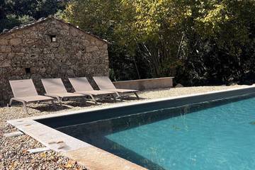 Location de vacances pour 8 personnes, avec piscine, animaux acceptés à Tavera