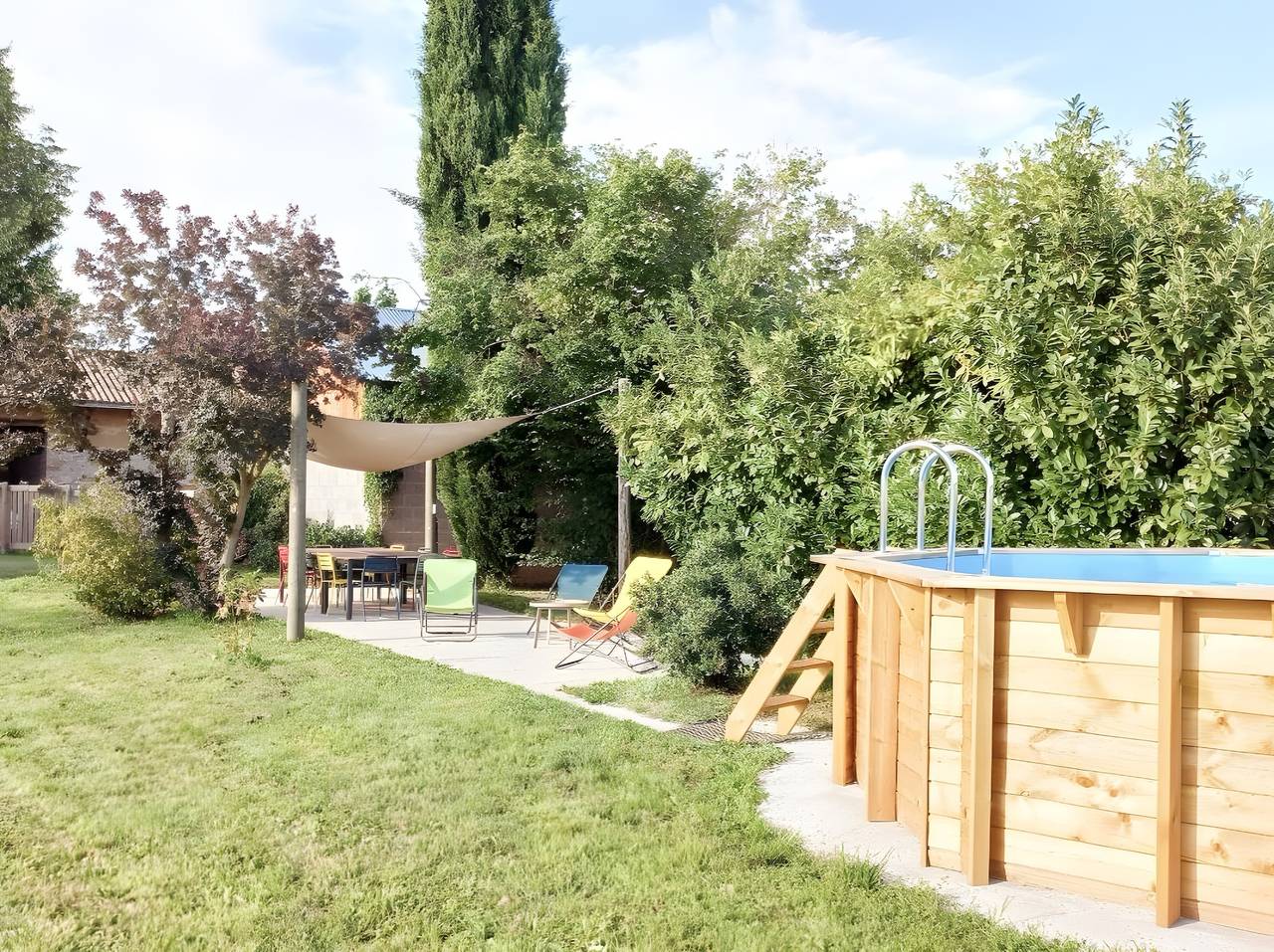 Gîte Les Sabots d'Hélène con piscina privada en plena finca ecuestre in Cruzilles-lès-Mépillat, Región de Bourg-en-Bresse