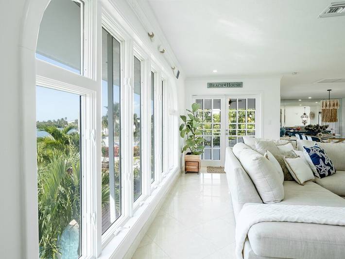 Beach rental for 8 people, with yard in Florida Keys