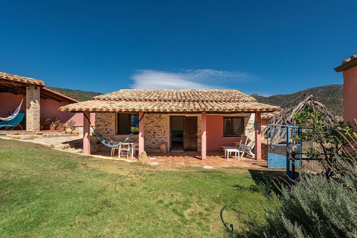 Ferienhaus 'Villa Bella Solanas - Cuili Murvoni' mit Bergblick in Solanas, Comune di Sinnai