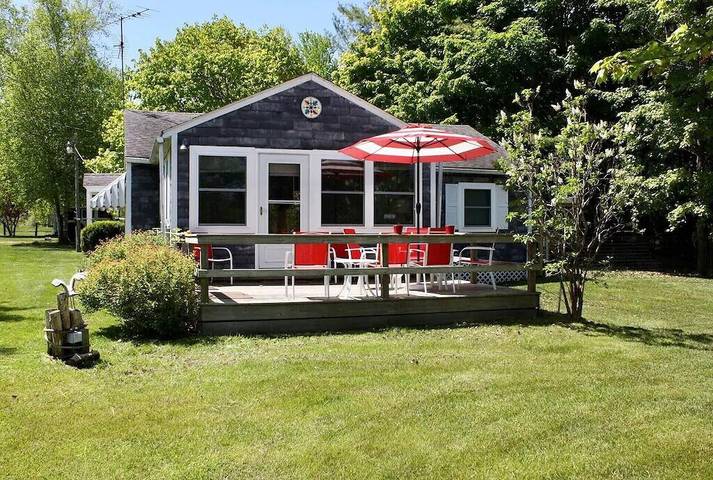 Vacation rental for 8 people, with yard and terrace in Lake Michigan