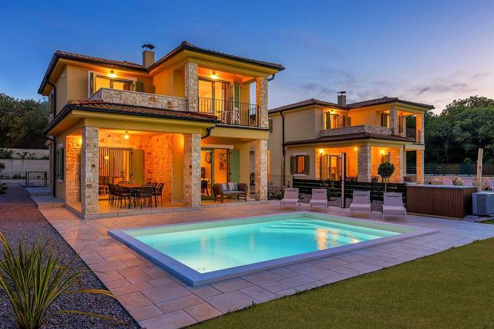Villa pour 8 personnes, avec jardin ainsi que piscine et sauna, animaux acceptés à Vrbnik