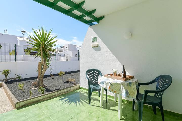 Entire apartment, Cosy Apartment "Mimosa B1" Close to Beach with Terrace, Pool & Wi-Fi in Puerto del Carmen, Tías