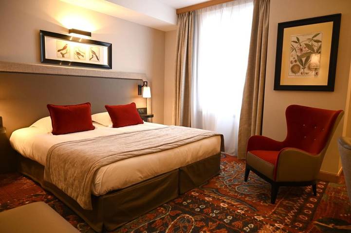 Hôtel pour 4 personnes, avec terrasse dans Église Abbatiale Saint Philibert de Tournus - 3