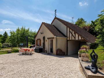 Gîte pour 4 personnes, avec jardin à Coulanges-la-Vineuse