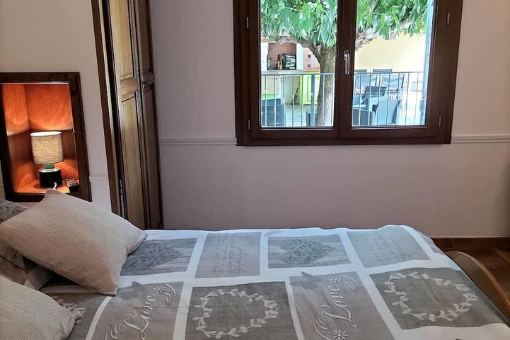 Location de vacances pour 6 personnes, avec jardin ainsi que sauna et jacuzzi, animaux acceptés à Mollégès - 4