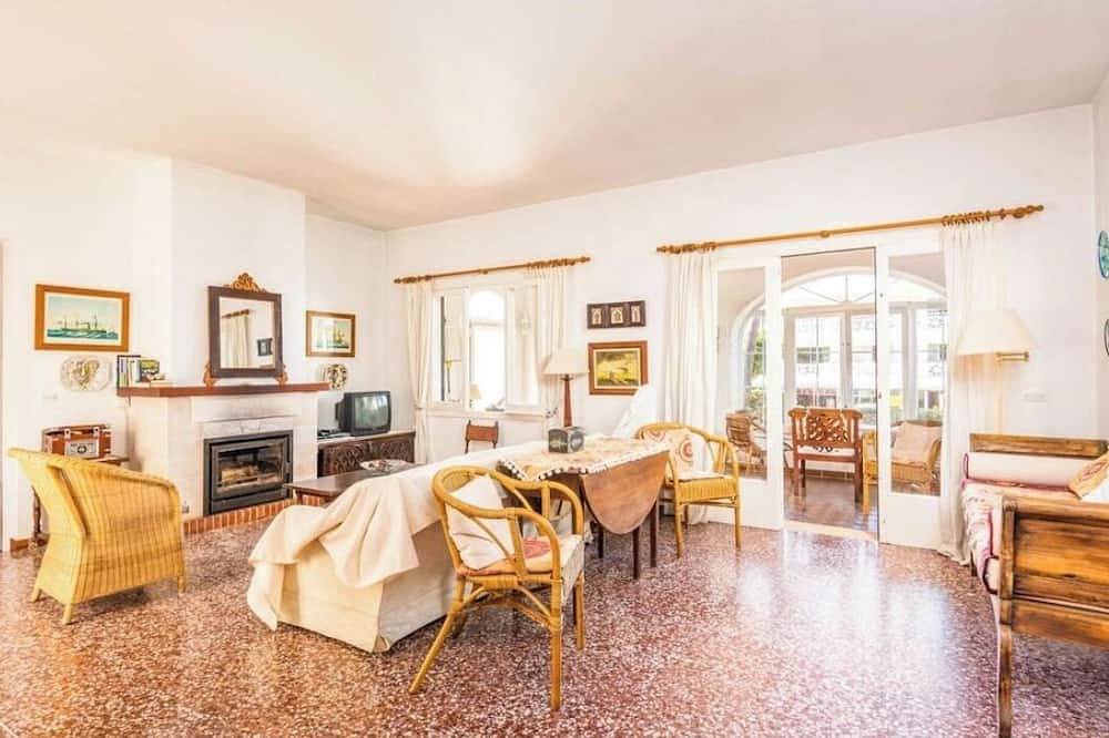 Menorca Chalet Rustic Sunny Retreat by the Sea in Santo Tomas, Es Migjorn Gran