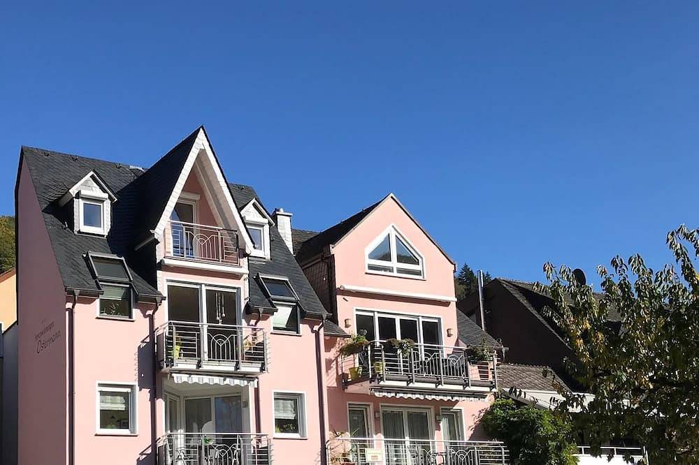 Geheel appartement, Lichte, comfortabel ingerichte appartement met panoramisch uitzicht op een top locatie in Cond, Cochem