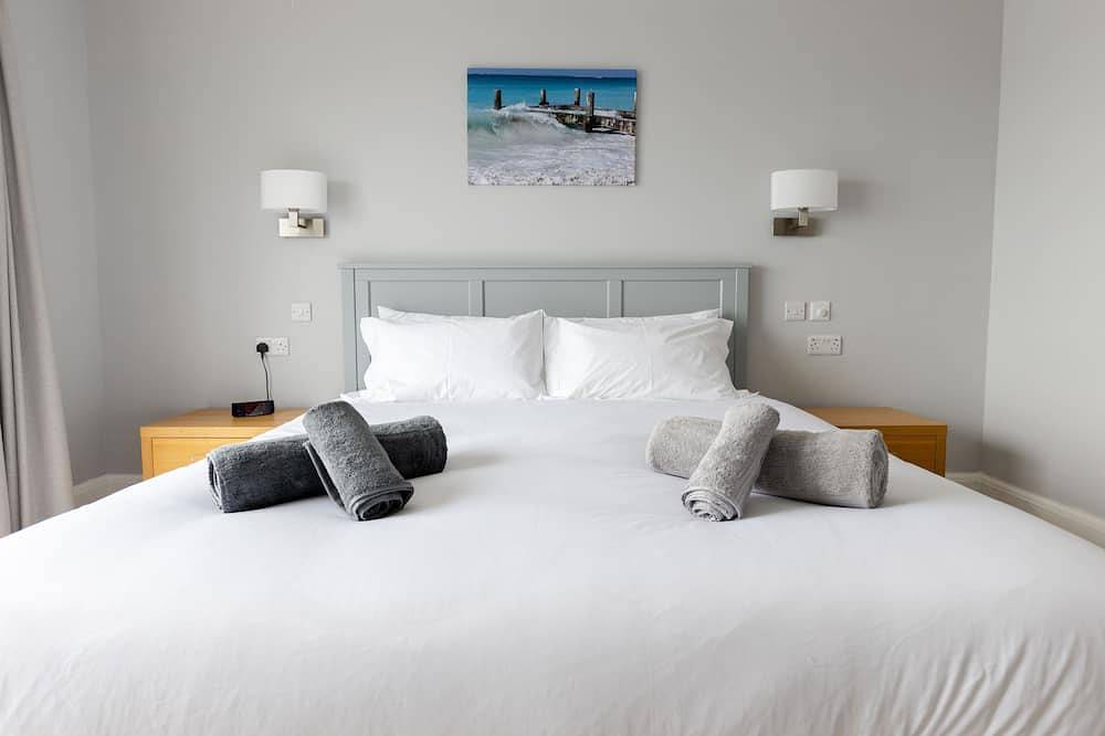 'Waterside' - overlooking Mudeford Harbour - *** No Booking Fees *** in Mudeford, Christchurch