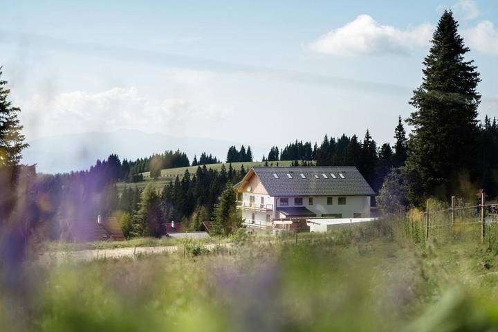 Ferienwohnung für 6 Personen, mit Ausblick und Sauna sowie Garten